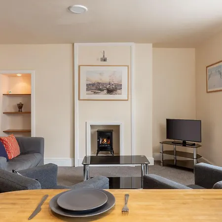 Abbey Terrace - Free Parking Whitby