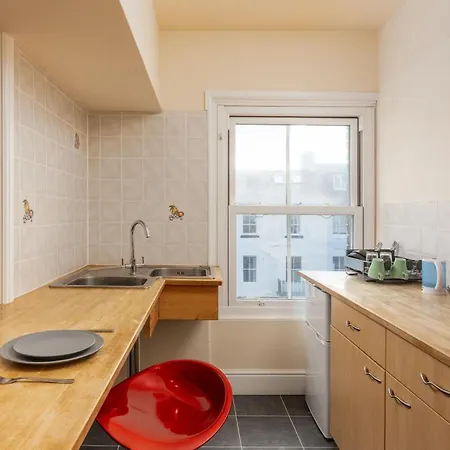 Abbey Terrace - Free Parking Apartment