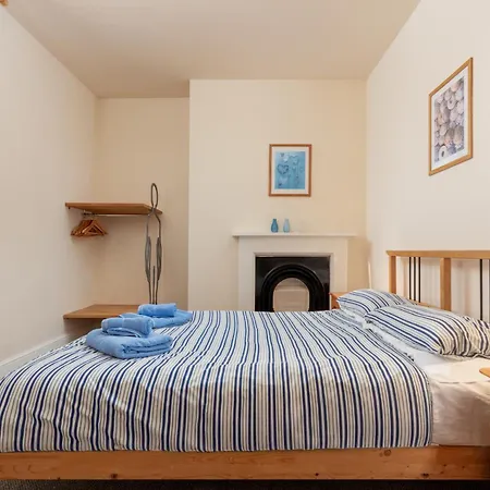 Abbey Terrace - Free Parking